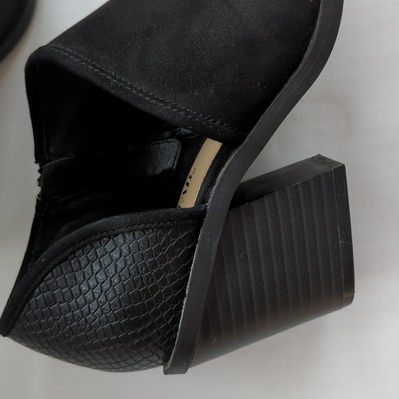 Just Fab Faux Snakeskin Faux Suede Side Cut Out Ankle Booties 7 Black - Picture 2 of 16